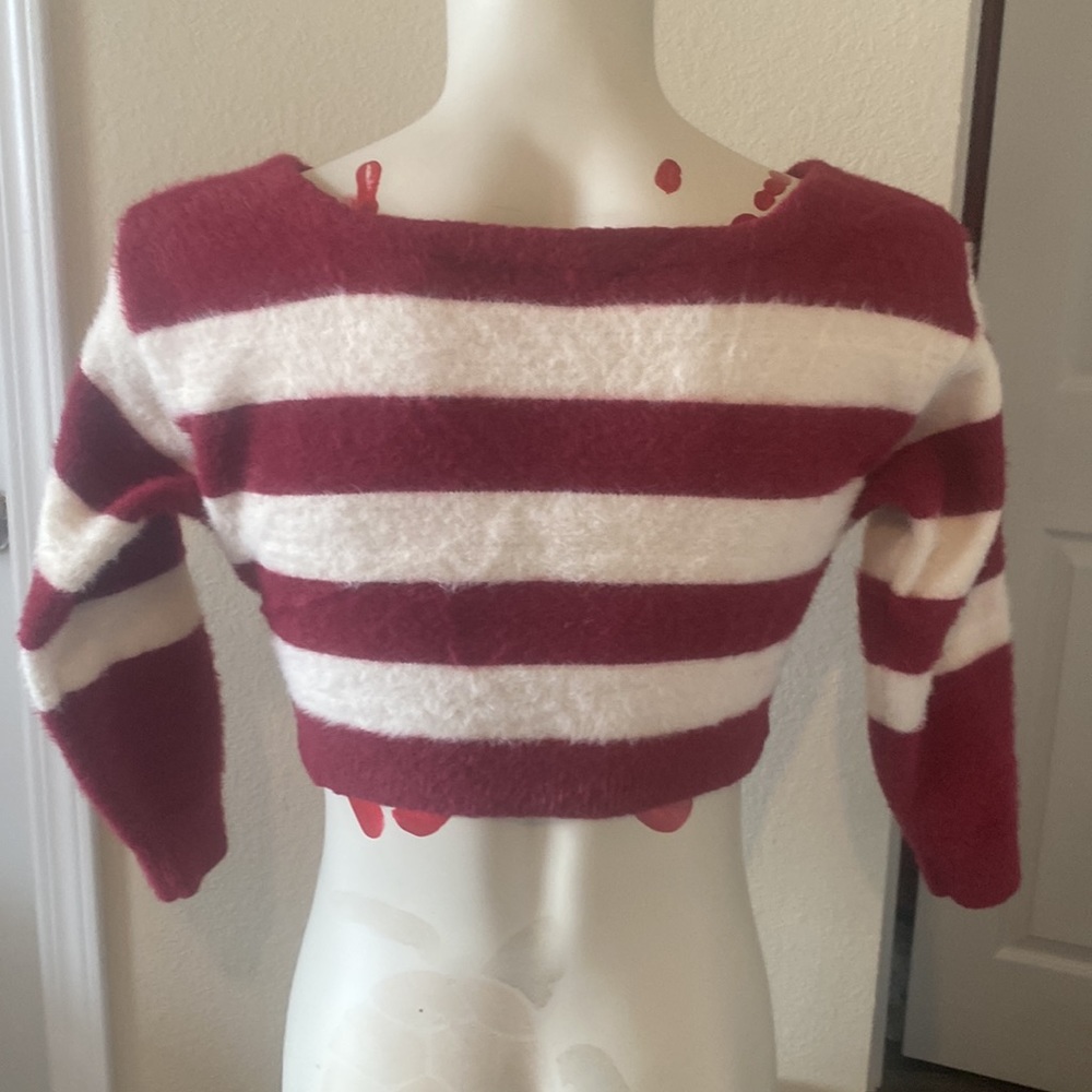 Cropped Sweater - Picture 2 of 4